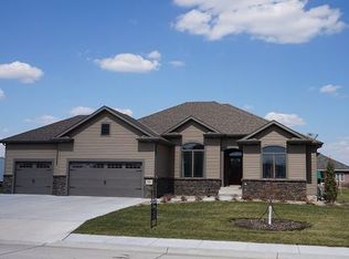 423 Redwood Rd, Grand Island, NE 68803