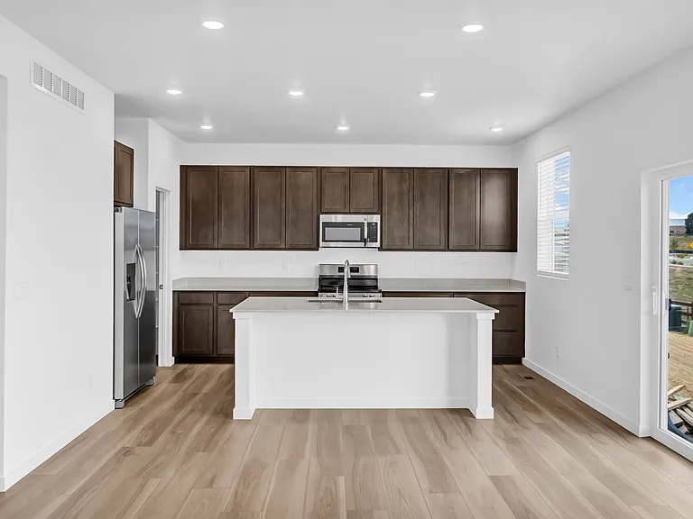 10943 Snowdon St — Photo 7