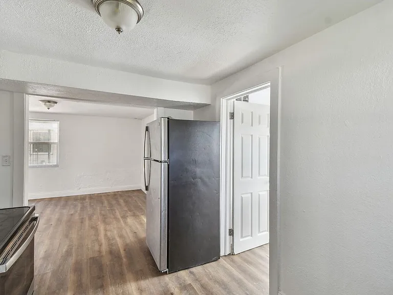 1330 Barnett St — Photo 24