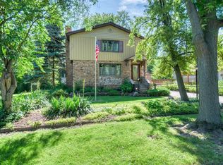 277 Forest View Ave, Wood Dale, IL 60191