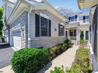 6 Schweinberg Dr, Roseland, NJ 07068