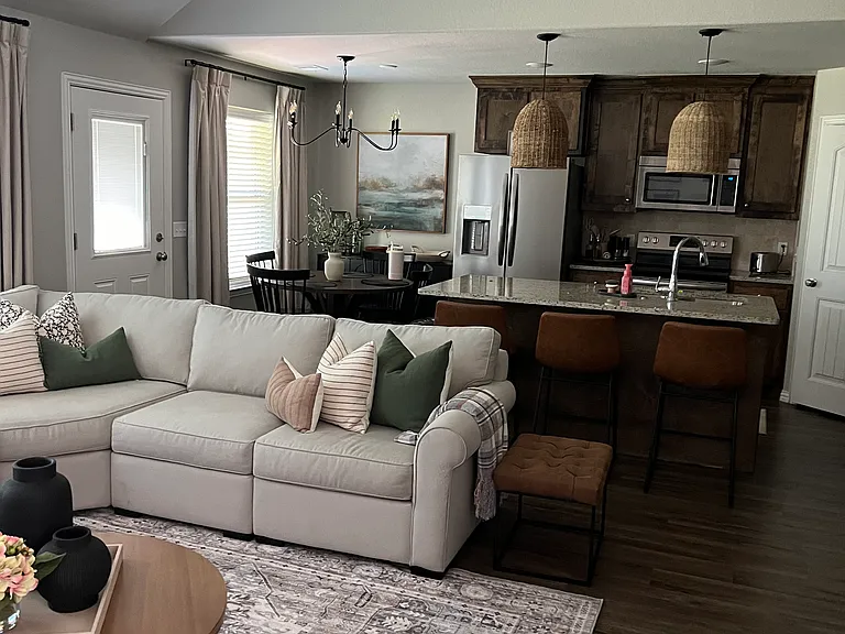 2700 Colonial Dr — Photo 3