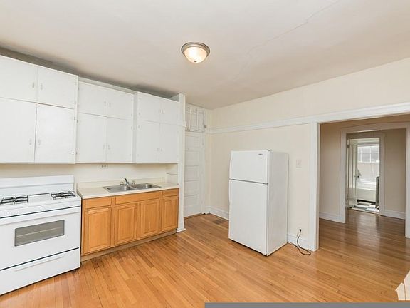 2nd image of 1807 W Foster Ave #2