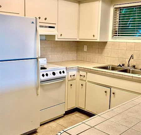 3rd image of 2735 NE 28th Ct #4A
