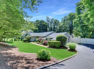 6 Woodhull Rd, East Setauket, NY 11733