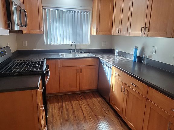 5th image of 901 N Walnut St APT M