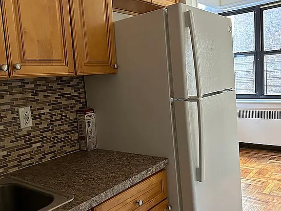 5th image of 480 W 187th St APT 3K