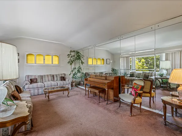 218-27 Sawyer Avenue image 9 of 19