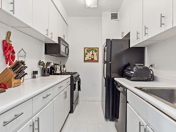 5th image of 350 Albany St APT 4R
