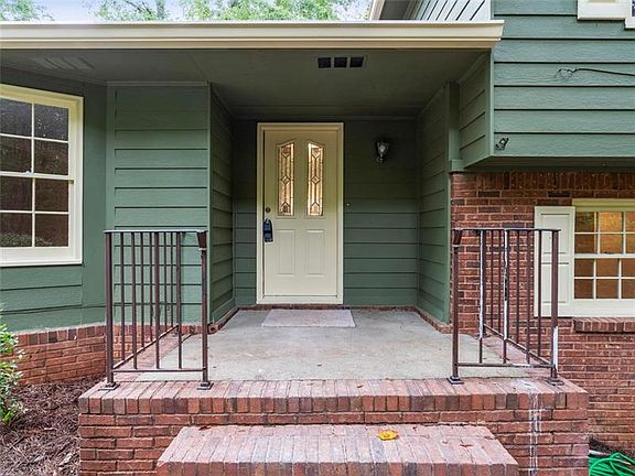 4th image of 2677 Grant Cir
