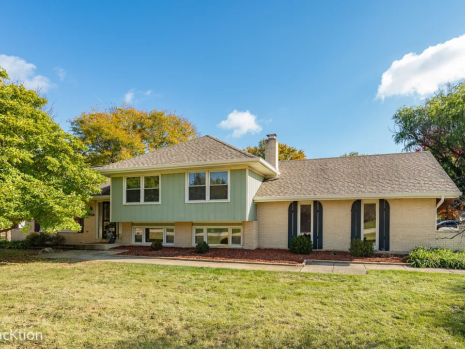 11S639 McGrath Ln