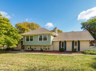 11S639 McGrath Ln, Naperville, IL 60564