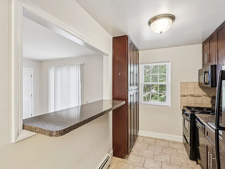 Queens Gardens Apartments — Photo 16