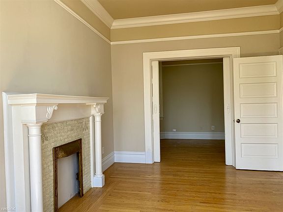 3rd image of 542 Green St