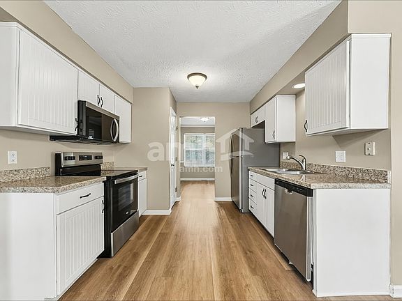3rd image of 924 Bamburgh Dr