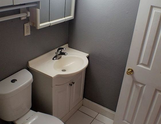 4th image of 1301 S Howard Ave APT B10