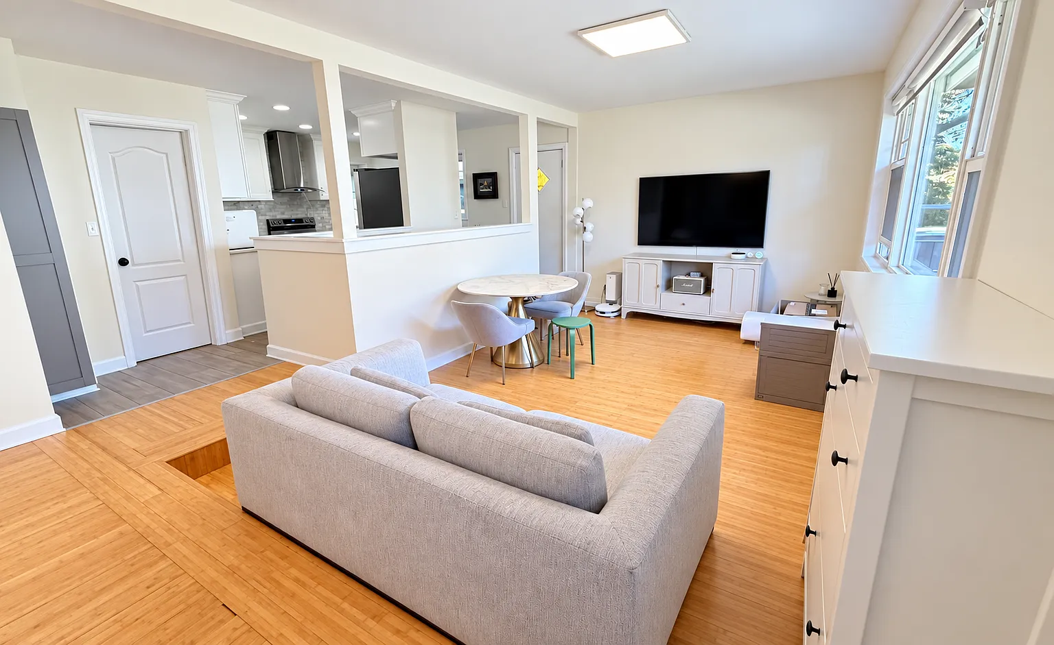 3 bed, 1040 sqft, $4,500 — Photo 2