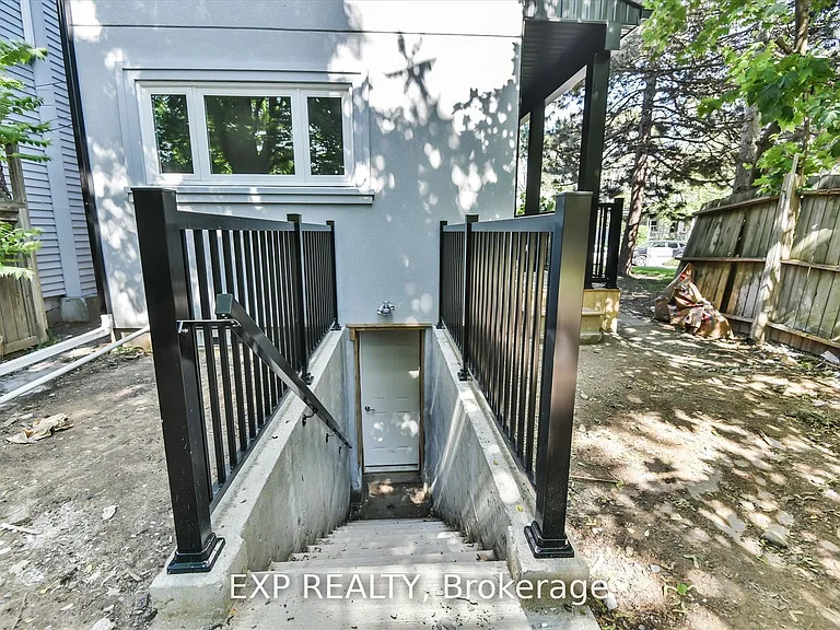 922 Logan Ave #B — Photo 7