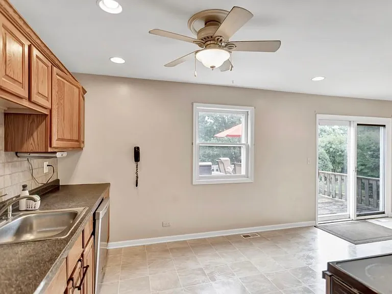 511 N Braintree Dr — Photo 11