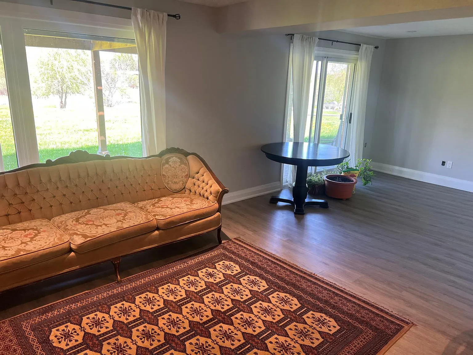 2 bed, 1200 sqft, $1,900 — Photo 2