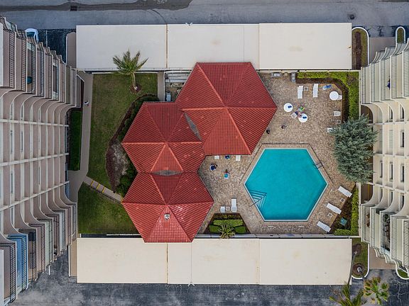 4th image of 5480 N Ocean Dr APT B8b