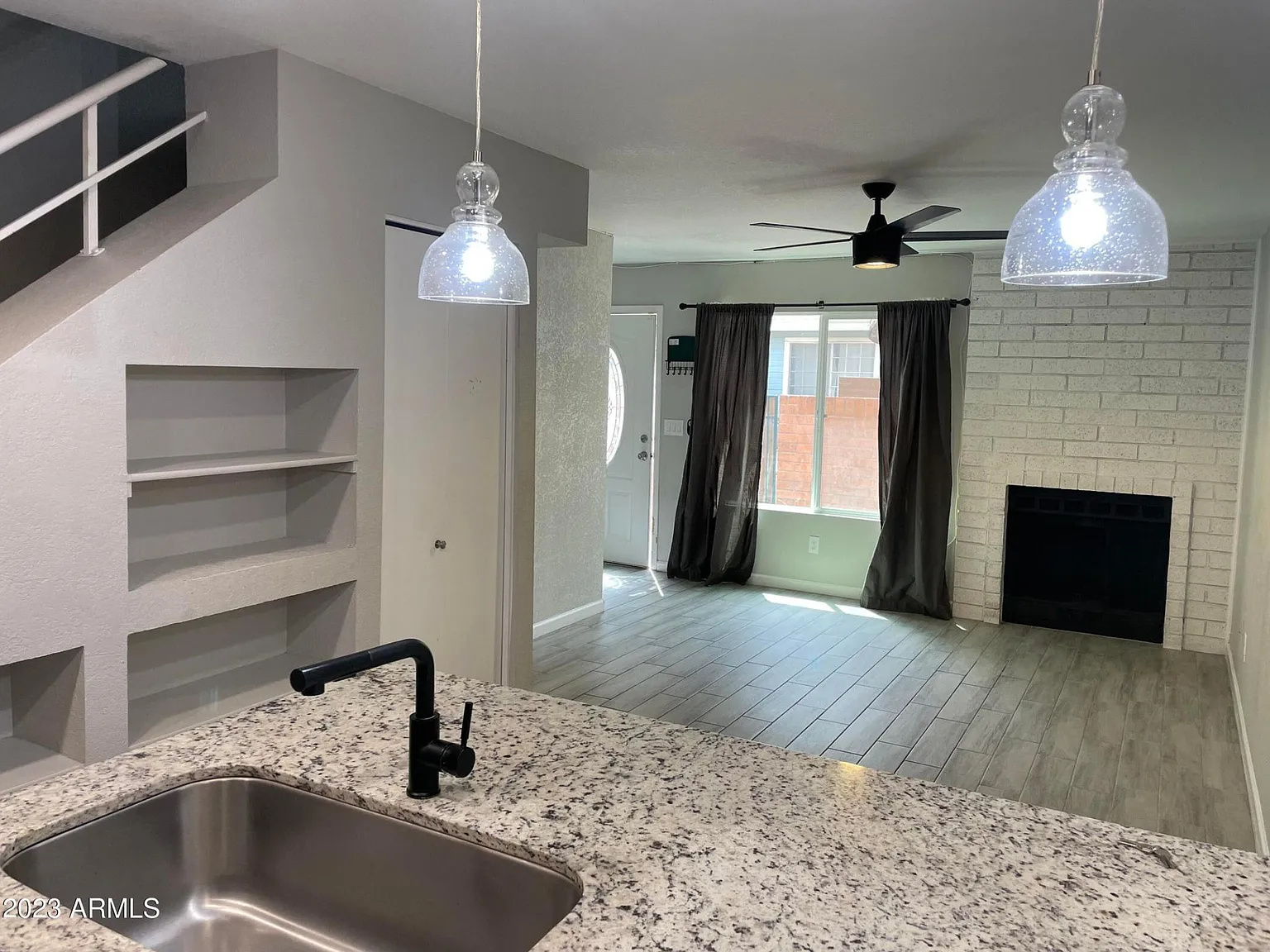 3 bed, 1118 sqft, $1,800 — Photo 2