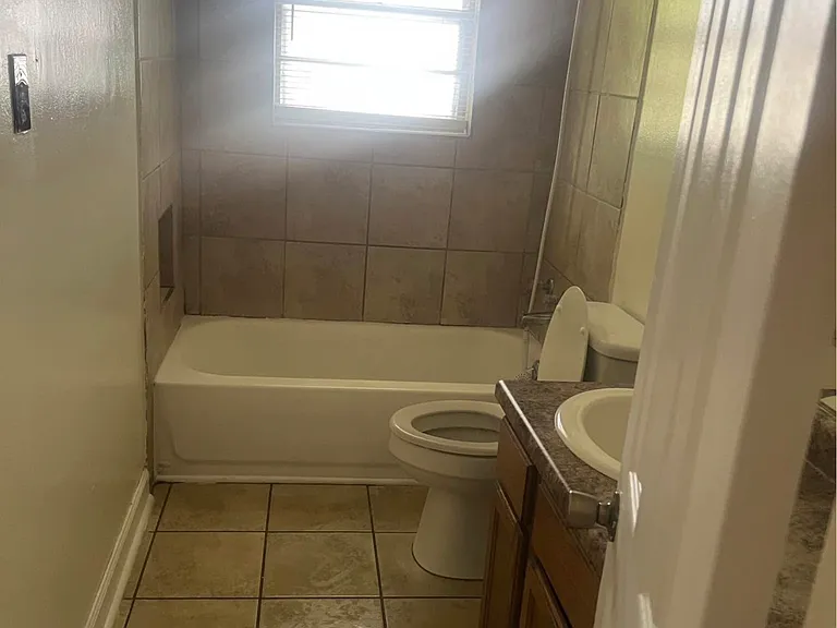 1209 Forrest Ave — Photo 2