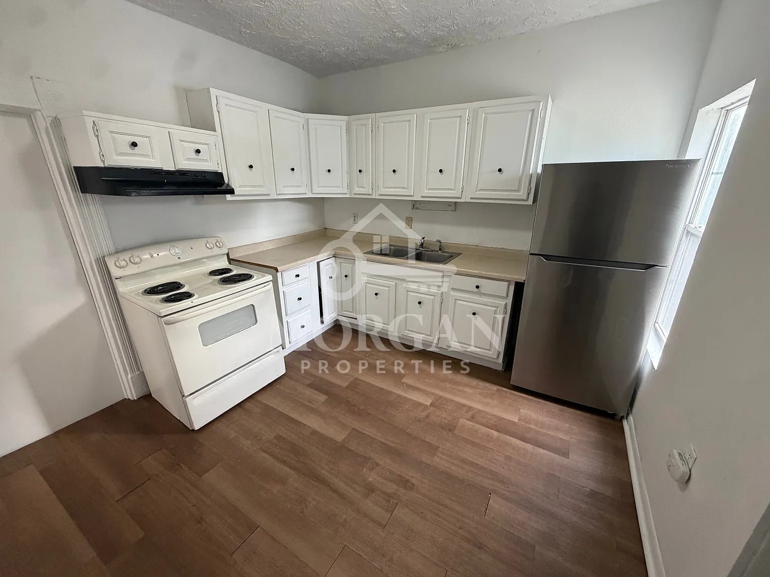 817 W 11th St — Photo 3