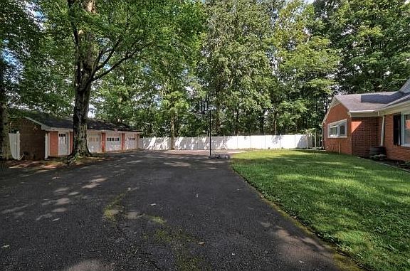 4th image of 3312 Butler Rd