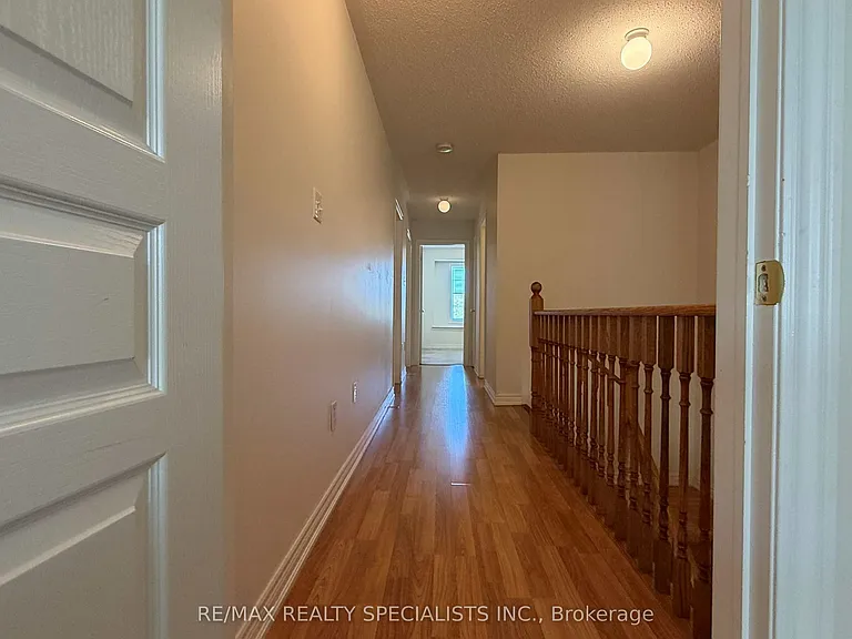 3273 Stoney Cres — Photo 21