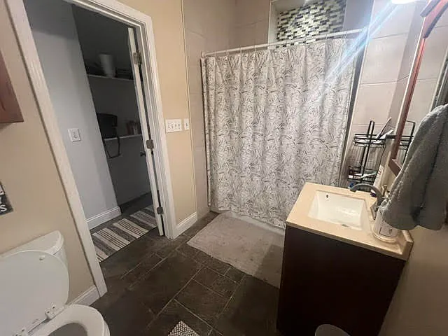 1335 E Washington St — Photo 10