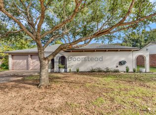 2116 Hurstview Dr, Hurst, TX 76054