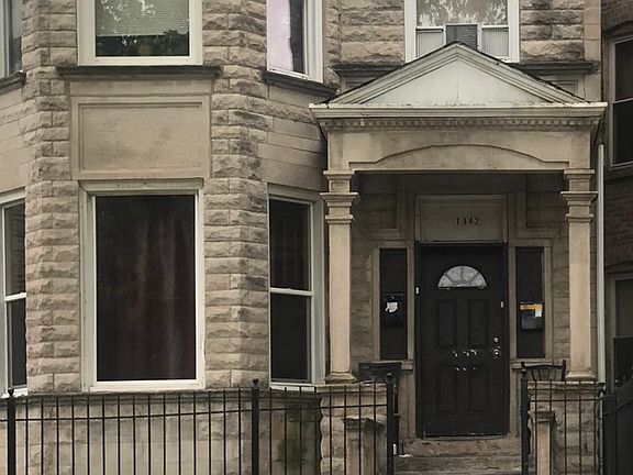 4th image of 1442 S Avers Ave