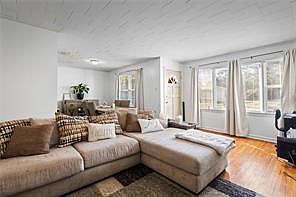 2nd image of 74 Lefevre St