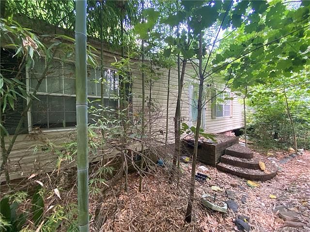 1st image of 220 Waccamaw Dr