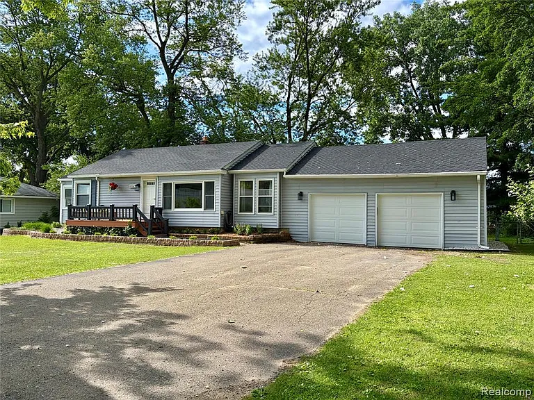 306 Michelson Rd — Photo 2