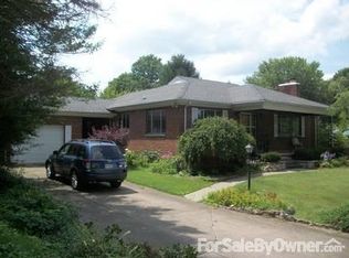 137 N Queens Ct, Huntington, WV 25705