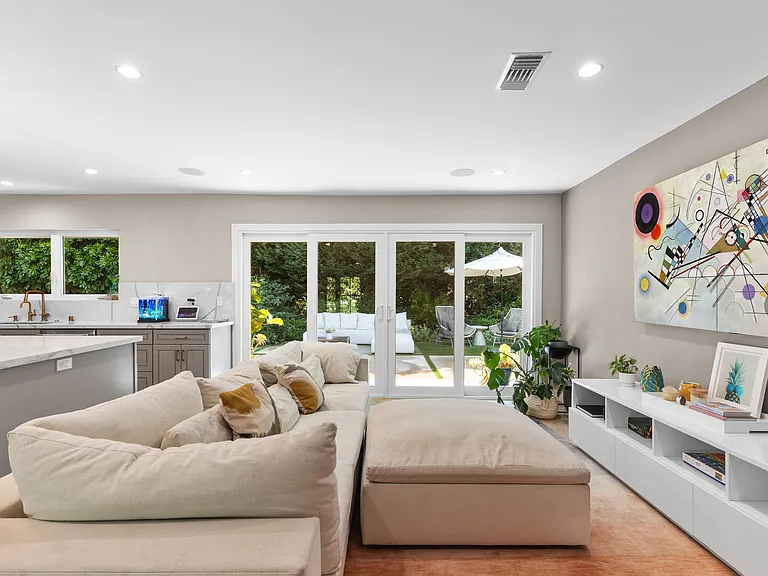 3286 Mandeville Canyon Rd — Photo 11