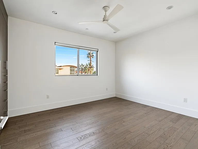 11611 Moorpark St #6 — Photo 8