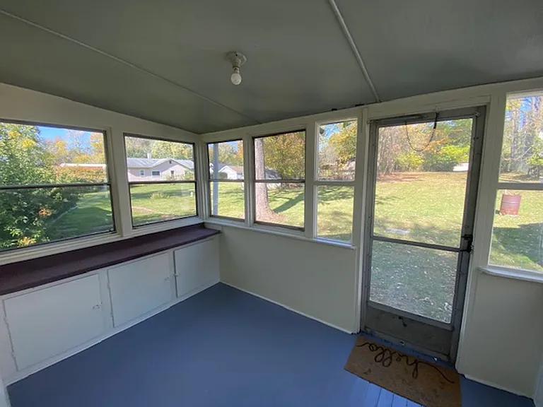 818 Justin Ave — Photo 2
