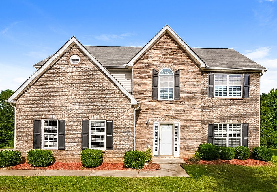 1st image of 440 The Gables Dr