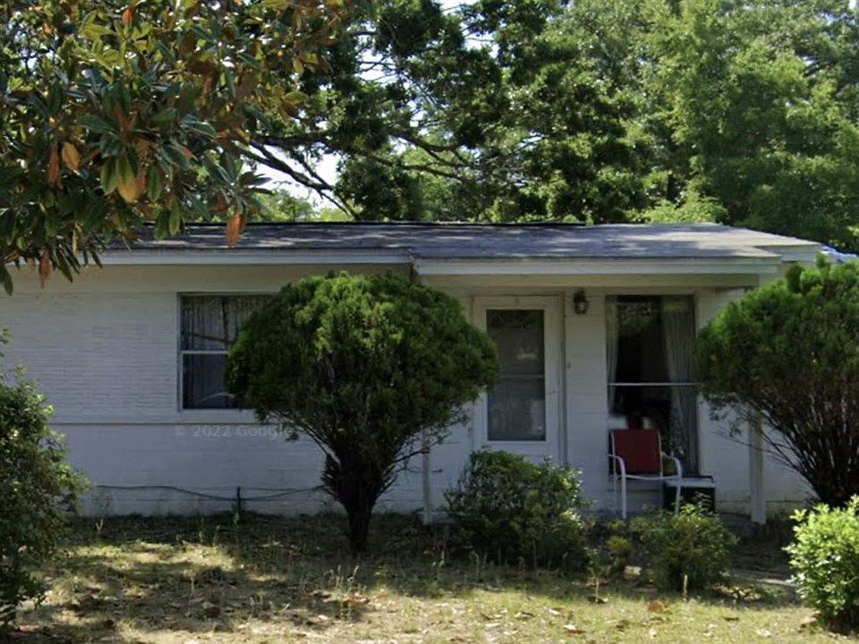 1st image of 121 Warwick Ave