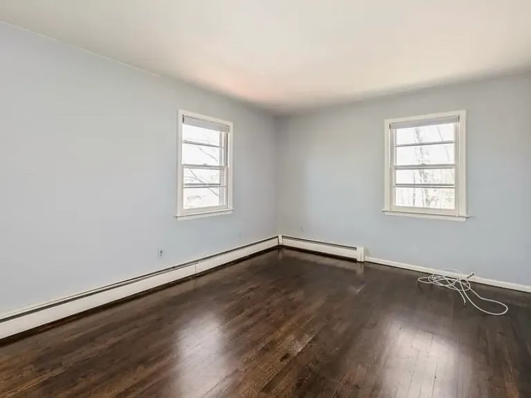 1775 Summit St — Photo 9
