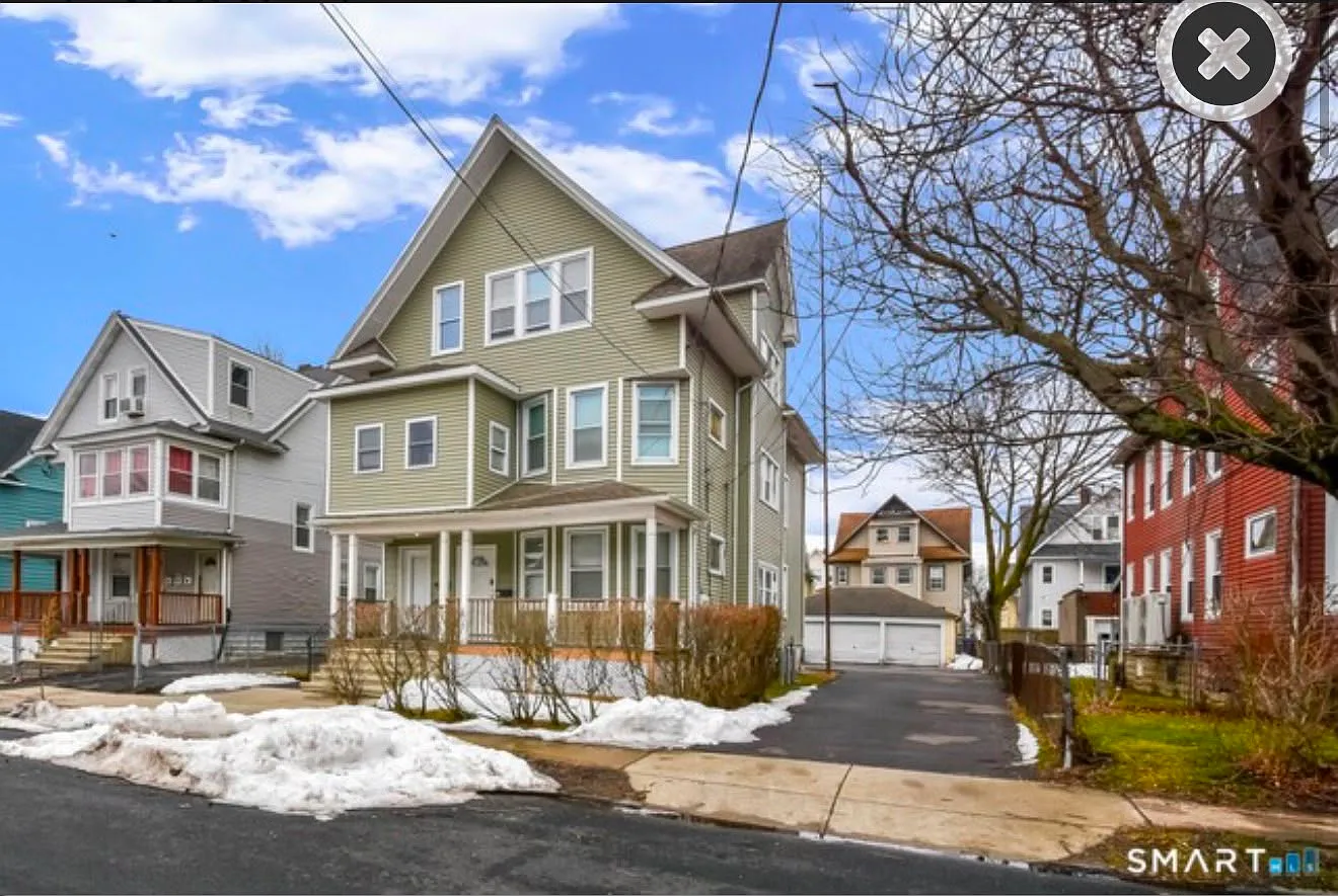3 bed, $2,200 — Photo 1
