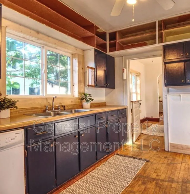 4 bed, 1.0 bath, 1220 sqft, $1,675 — Photo 3