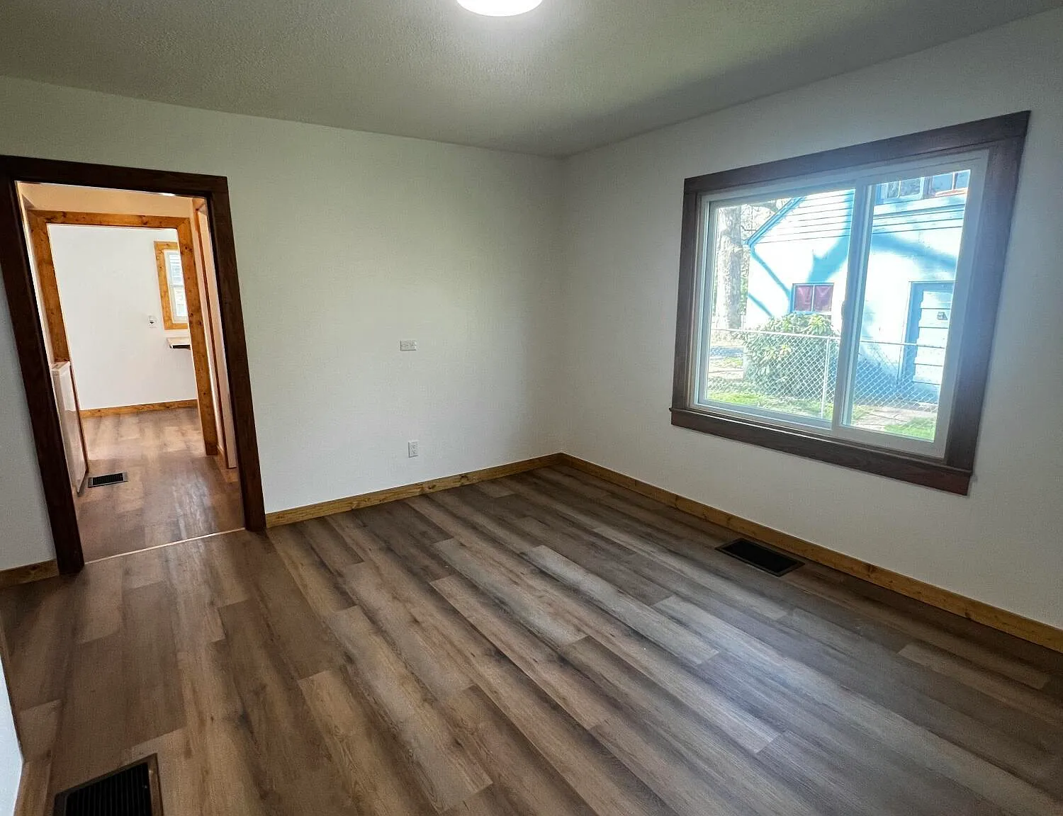 4 bed, 1.5 bath, 1600 sqft, $2,100 — Photo 4