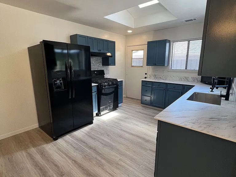 10125 Atascadero Ave #B — Photo 11