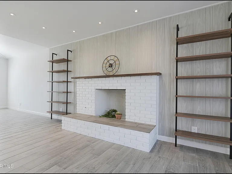 8617 Darlina Dr — Photo 15