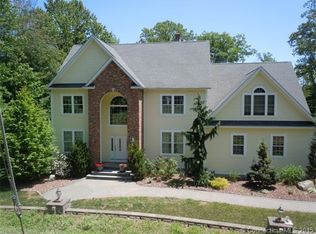 37 Royal Crest Dr, Prospect, CT 06712