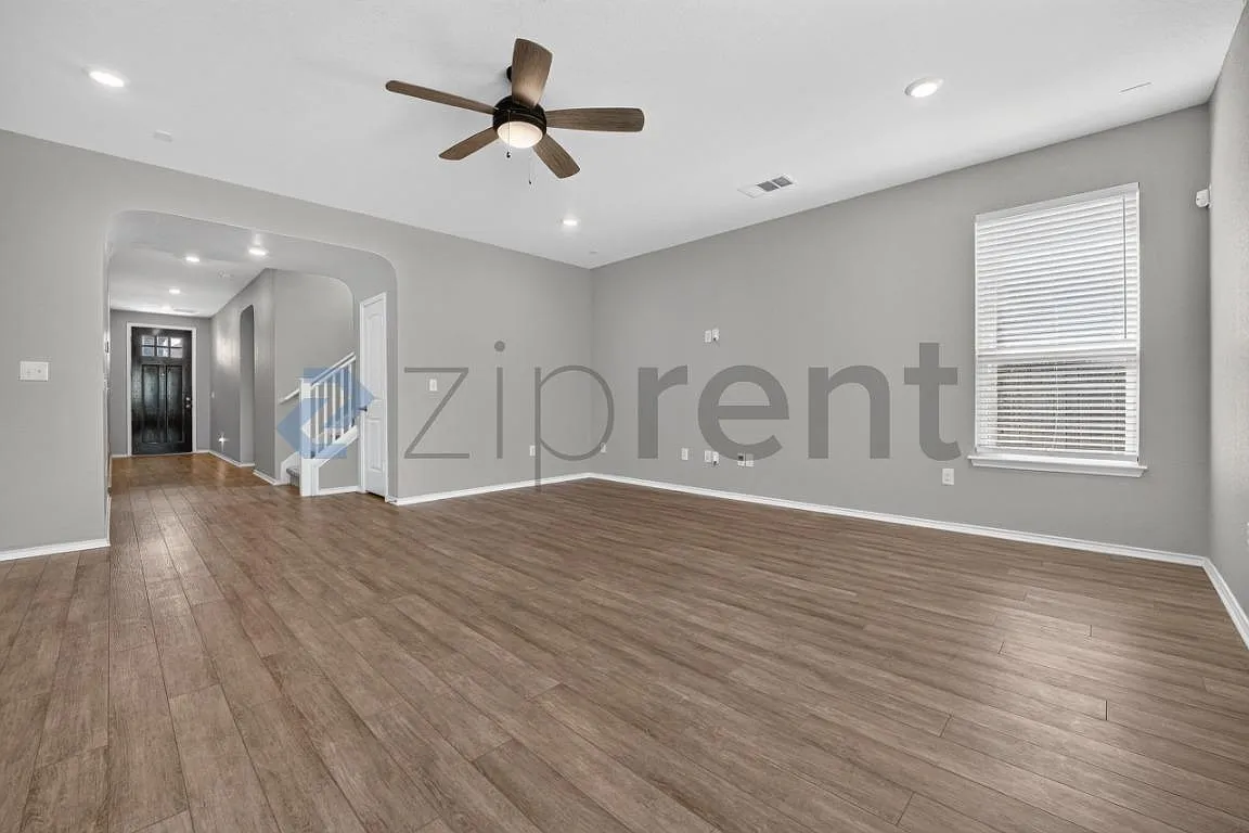 5 bed, 3.5 bath, 3090 sqft, $2,610 — Photo 4